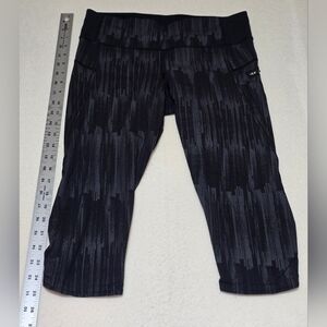 lululemon athletica Black Gray Patterned Capris